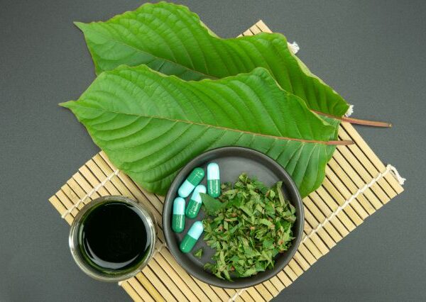 kratom-health-benefits-and-side-effects