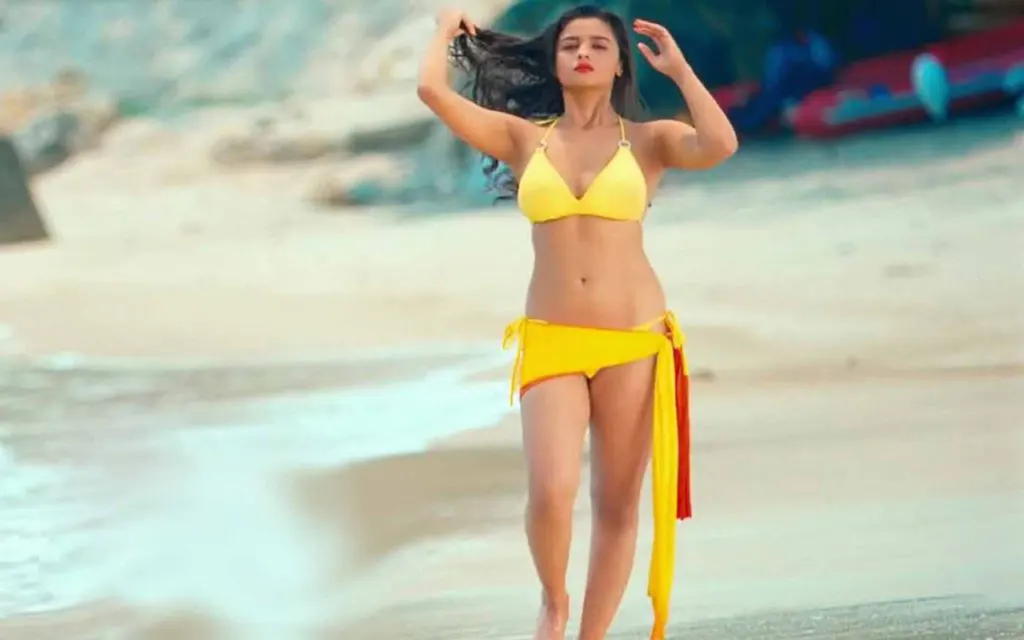 Alia-Bhatt-Bathing-Suit-Pics