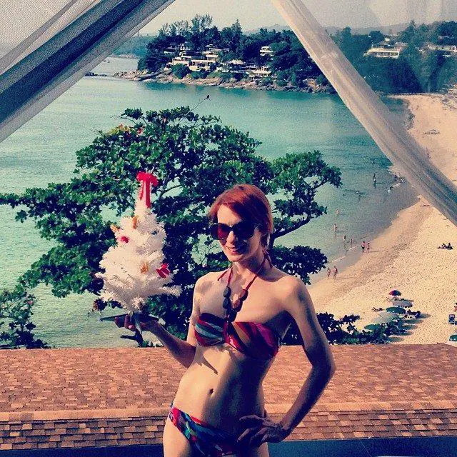 Felicia-Day-Swimsuit-Images