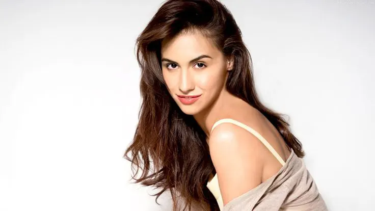 Hot-Images-of-Lauren-Gottlieb