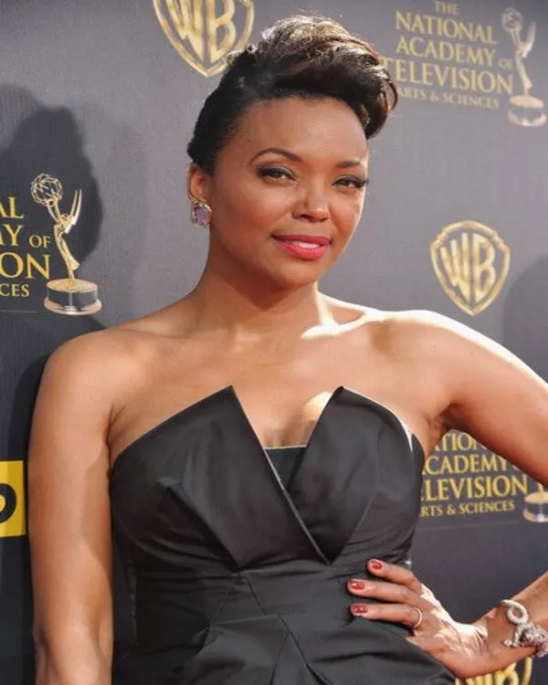 Hot-Looks-of-Aisha-Tyler