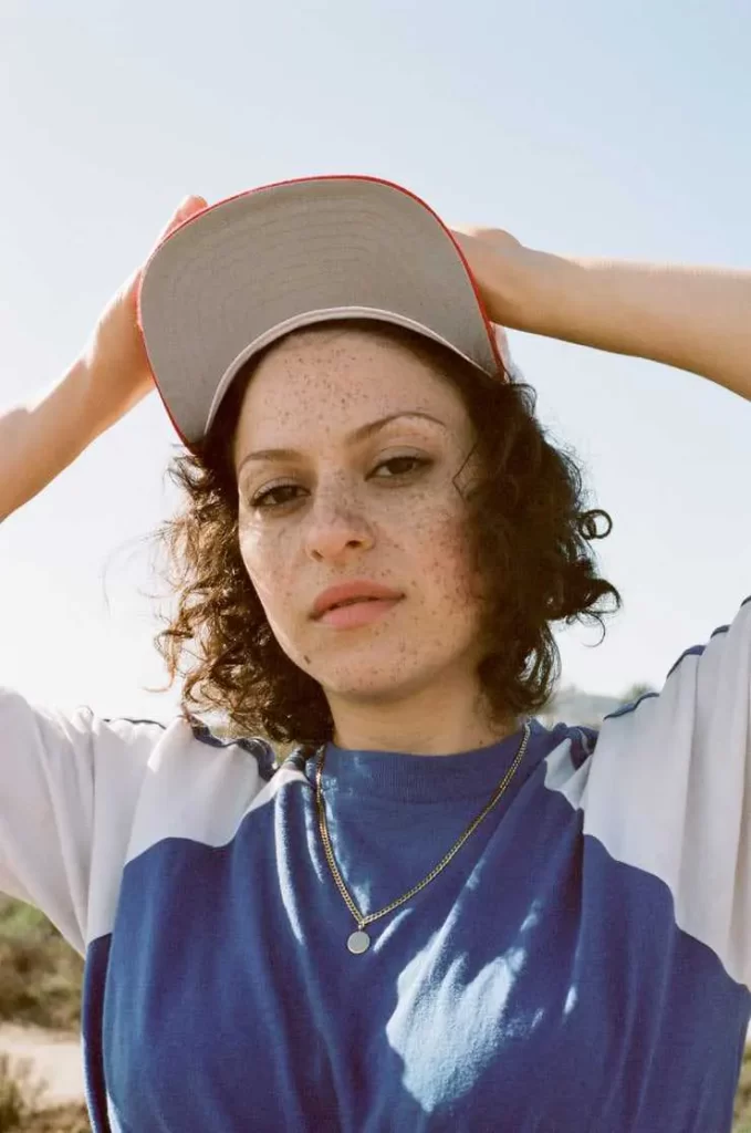 Looks-of-Alia-Shawkat