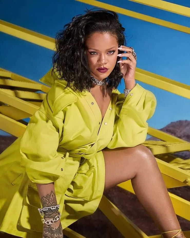 Looks-of-Rihanna