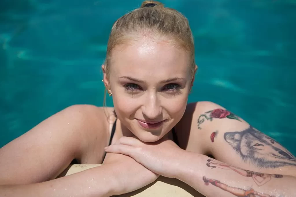 Sophie-Turner-Bathing-Suit-Pictures