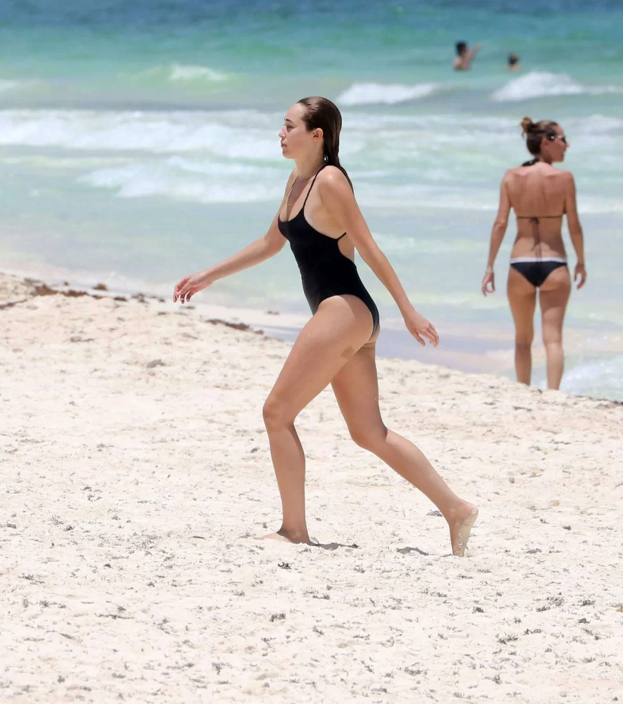 Alycia-Debnam-Swimsuit-Images