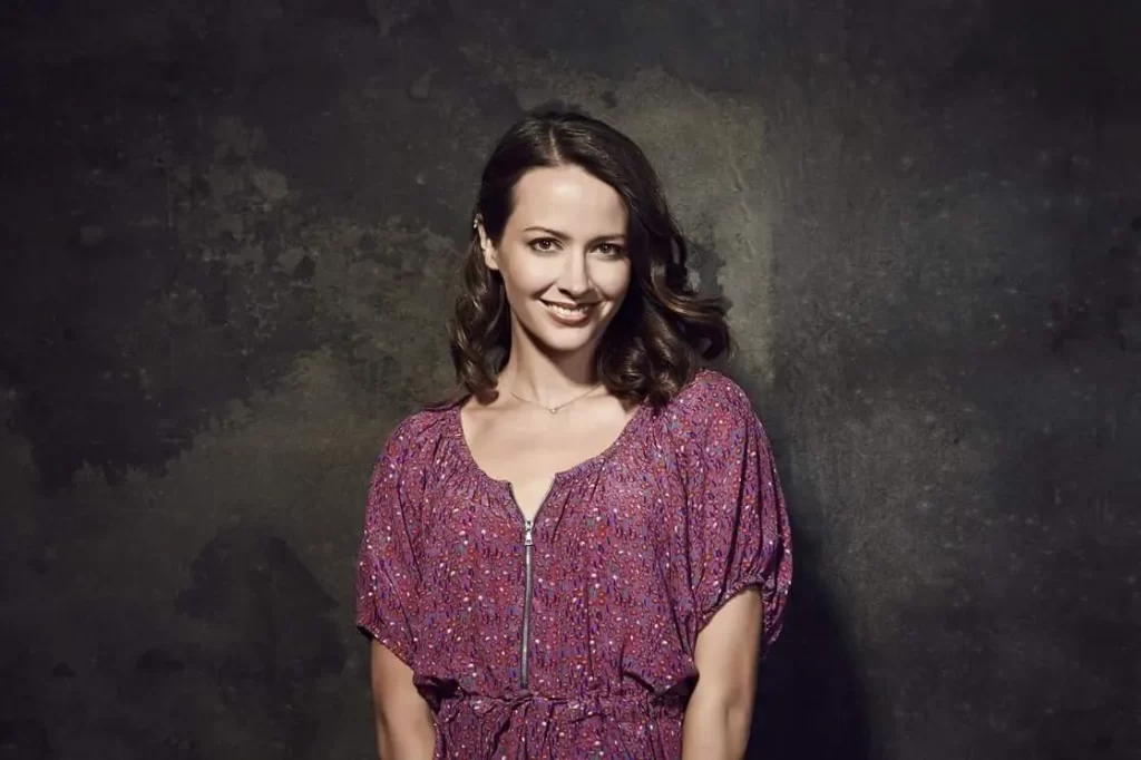 Amy-Acker-Photos