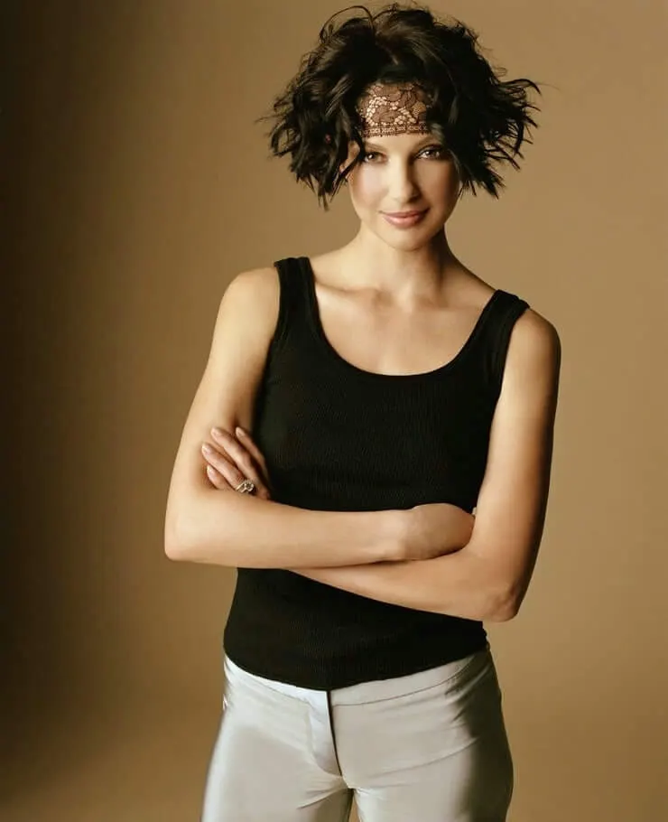 Ashley-Judd-Looks