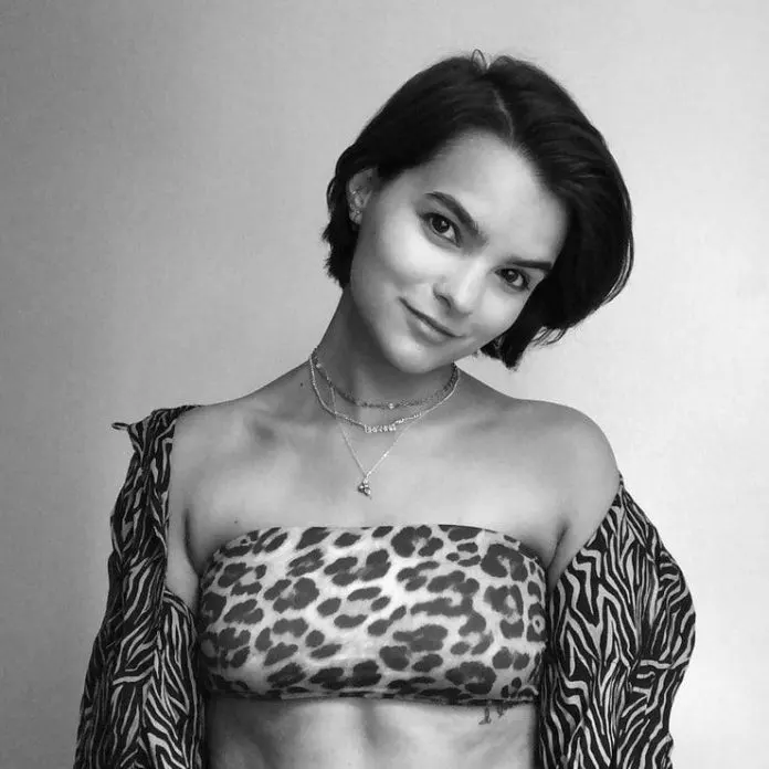 Brianna-Hildebrand-Bikini-Images