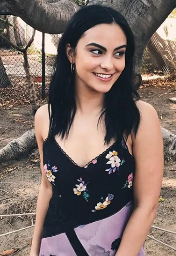 Camila-Mendes-Images