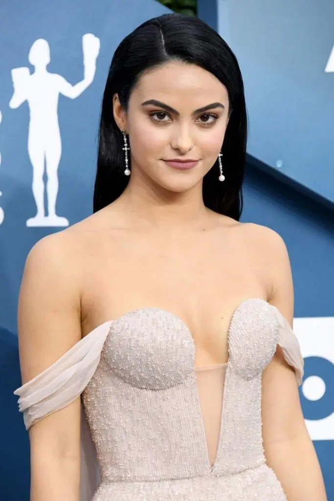 Camila-Mendes-Sexy-Looks