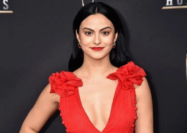 camila-mendes-sexy-and-hot-bikini-pictures