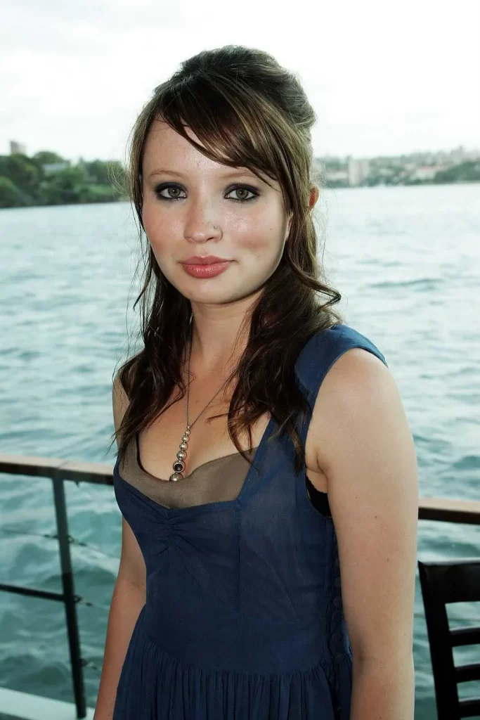 Emily-Browning-Hot-Pictures