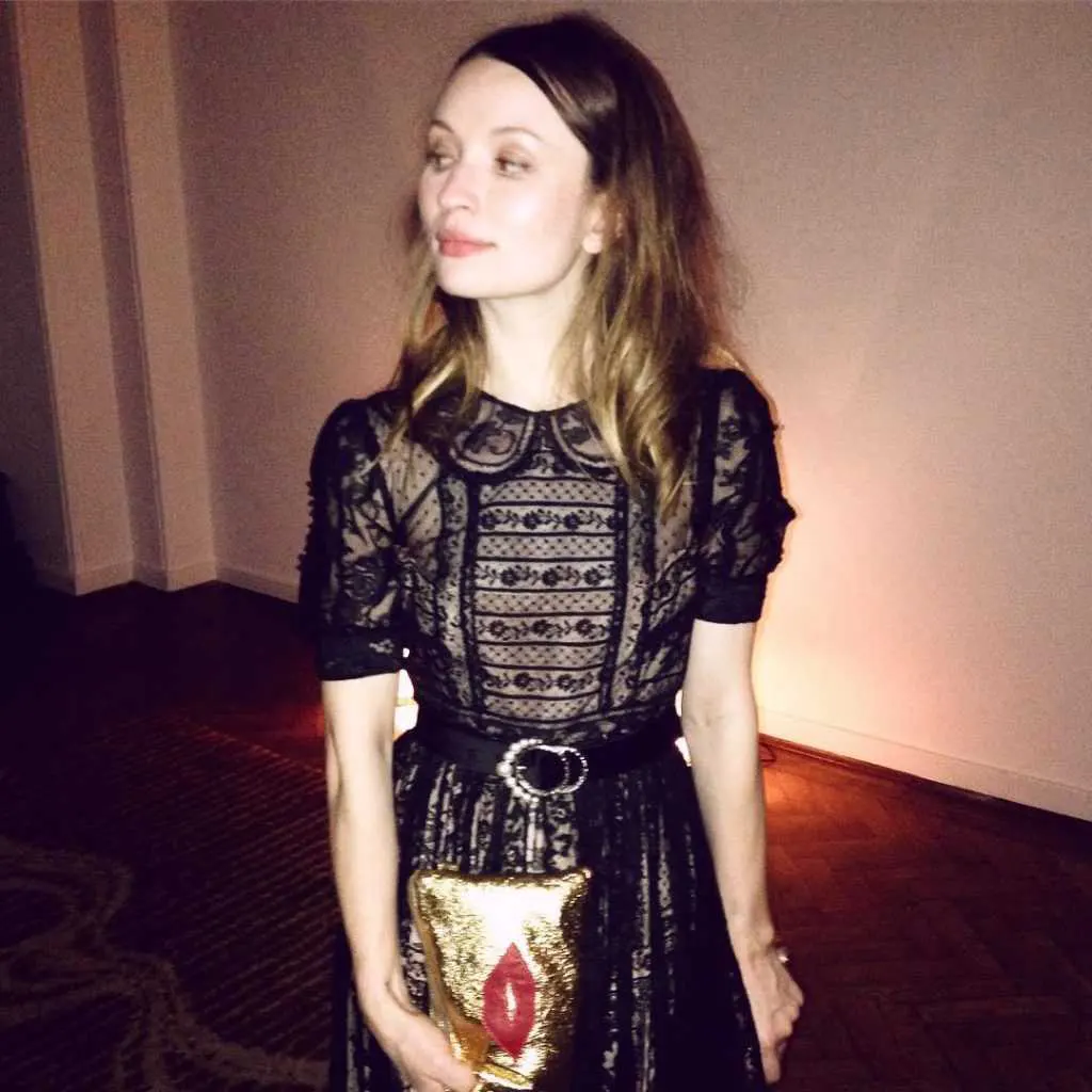 Emily-Browning-Looks