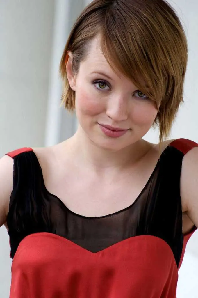 Emily-Browning-Sexy-Images