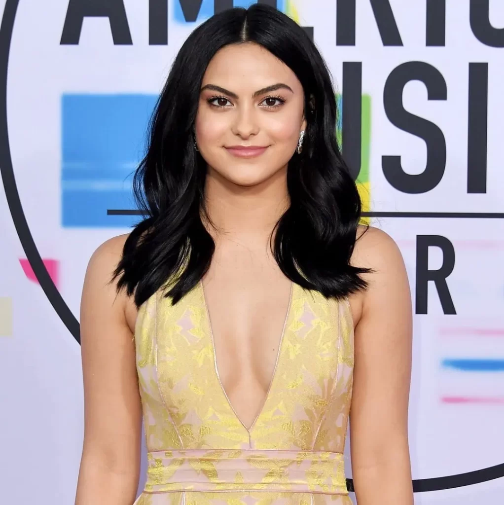 Hot-Looks-of-Camila-Mendes