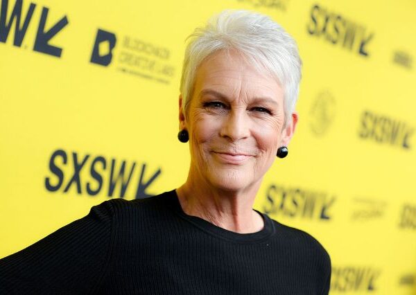 jamie-lee-curtis-hot-and-sexy-bikini-pictures