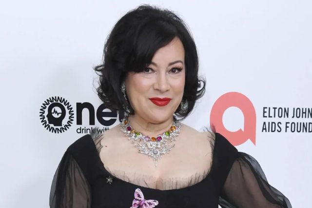 jennifer-tilly-sexy-and-hot-bikini-pictures