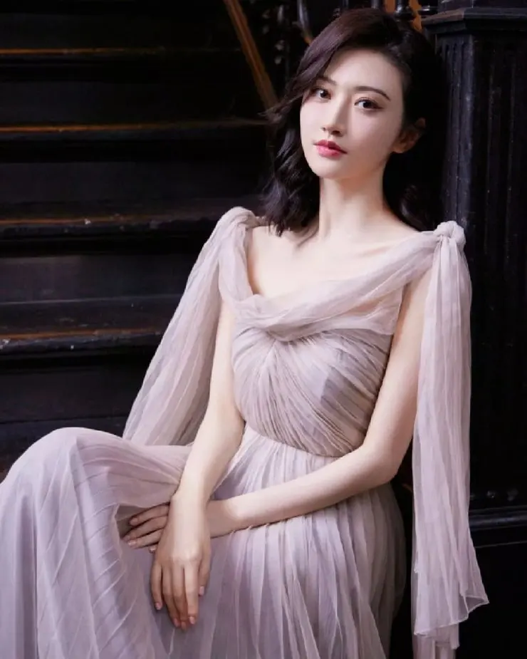 Jing-Tian-Sexy-Looks