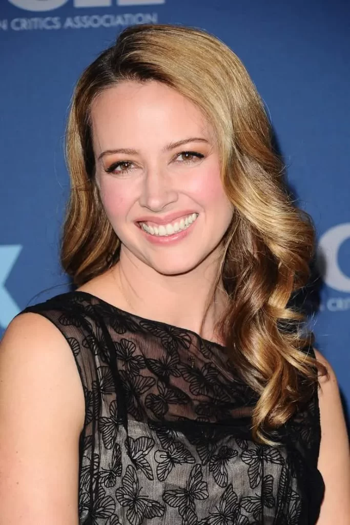 Looks-of-Amy-Acker
