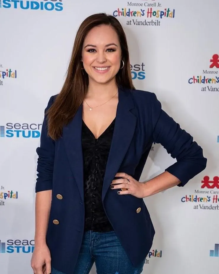 Photos-of-Hayley-Orrantia