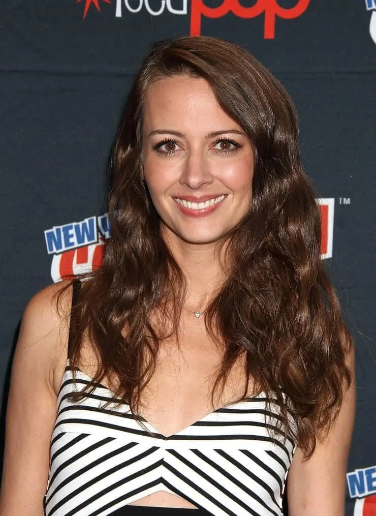 Sexy-Looks-of-Amy-Acker