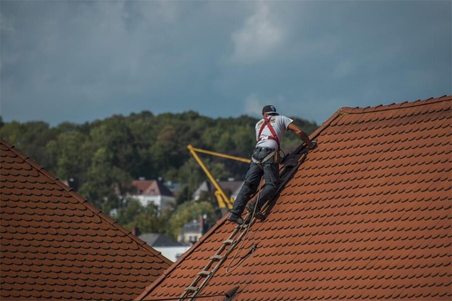 How to Choose the Right Commercial Roofing Service for Your Business