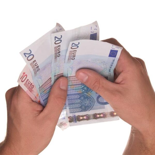 How Do Salaries in Swindon Compare to the Rest of the UK