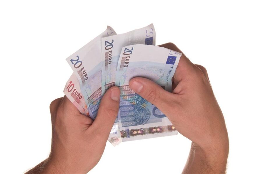 How Do Salaries in Swindon Compare to the Rest of the UK