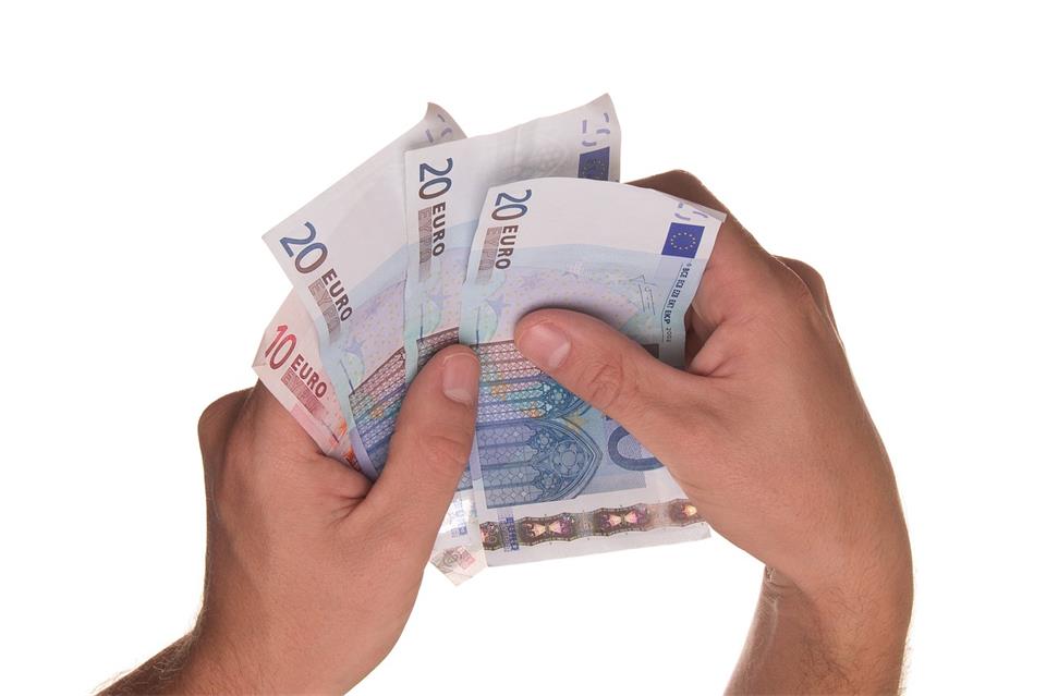How Do Salaries in Swindon Compare to the Rest of the UK