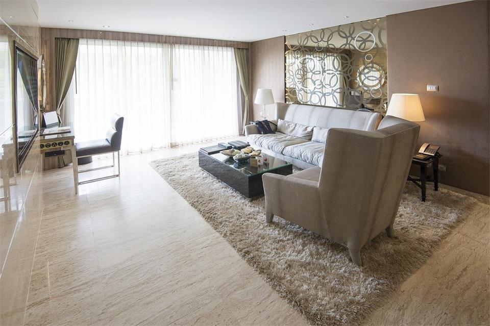 How to Design a Bathroom That Attracts Guests and Boosts Bookings