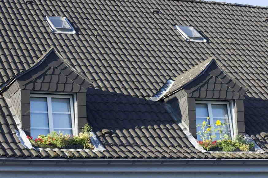 Stress-Free Solutions For Unexpected Roof Emergencies At Home