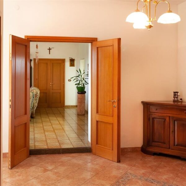 Why MDF Cabinet Doors Work Better Than Solid Wood in Some Kitchens